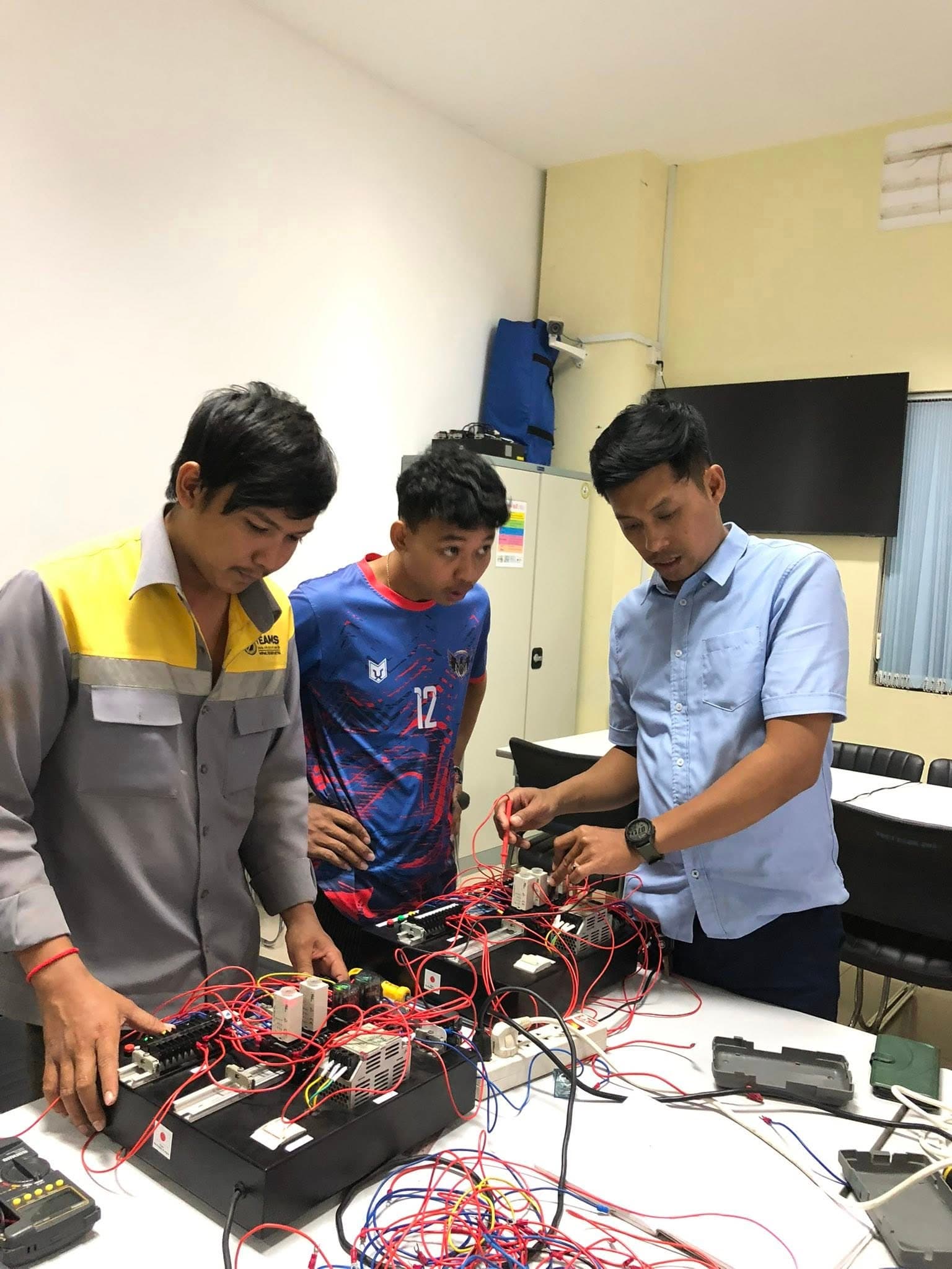 កម្រងរូបភាព និង សកម្មភាពខ្លះៗ ពីវគ្គបណ្ដុះបណ្ដាលក្នុងគម្រោង MEP Installation & Maintenance Upskill ក្រុមទី១ នាថ្ងៃទី២-៣ ខែមករា ឆ្នាំ២០២៦ នៅវិទ្យាស្ថានជាតិបណ្តុះបណ្តាលបច្ចេកទេស (NTTI) ។